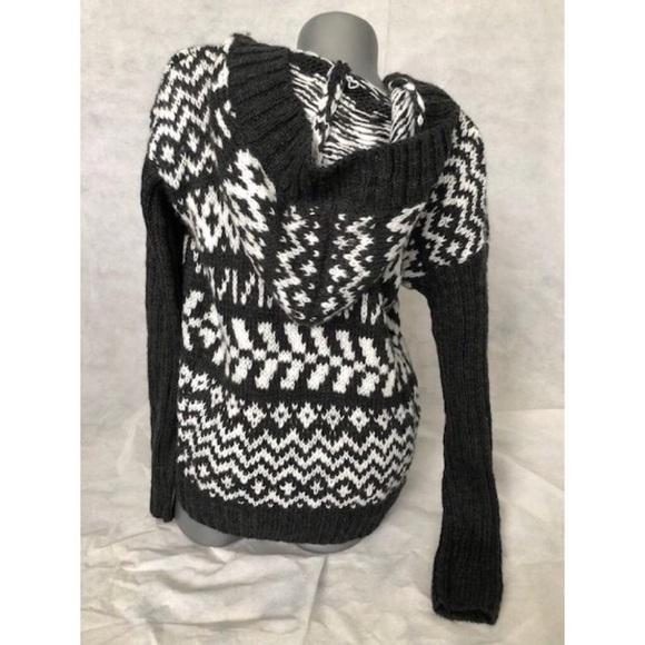 *MAKE OFFER. DONATING JANUARY 1. * GRAY & WHITE HOODED SWEATER - Picture 2 of 2